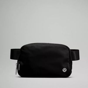 Lululemon Everywhere Belt Bag in Black